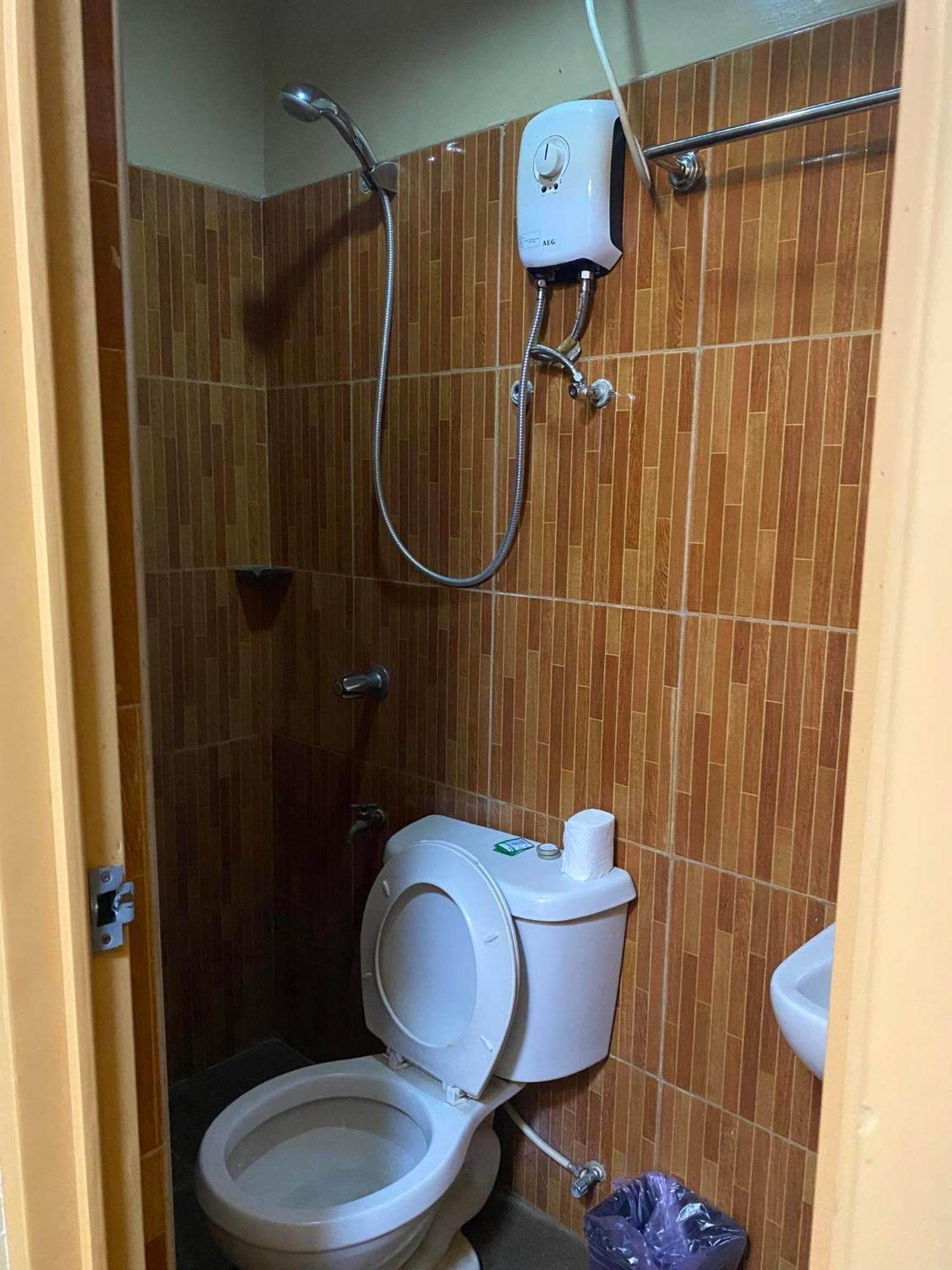 East Square Inn Баколод Екстериор снимка