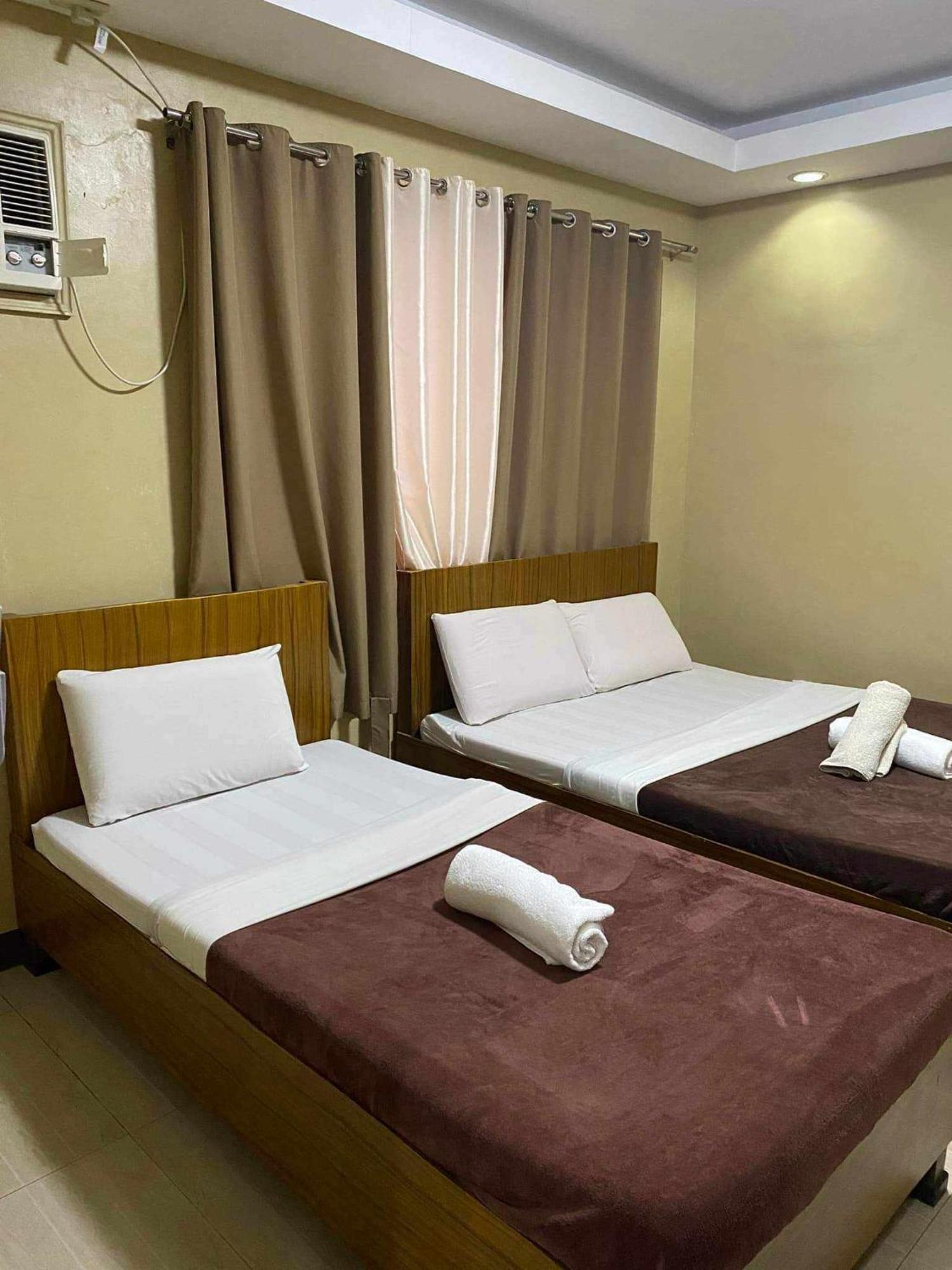 East Square Inn Баколод Екстериор снимка