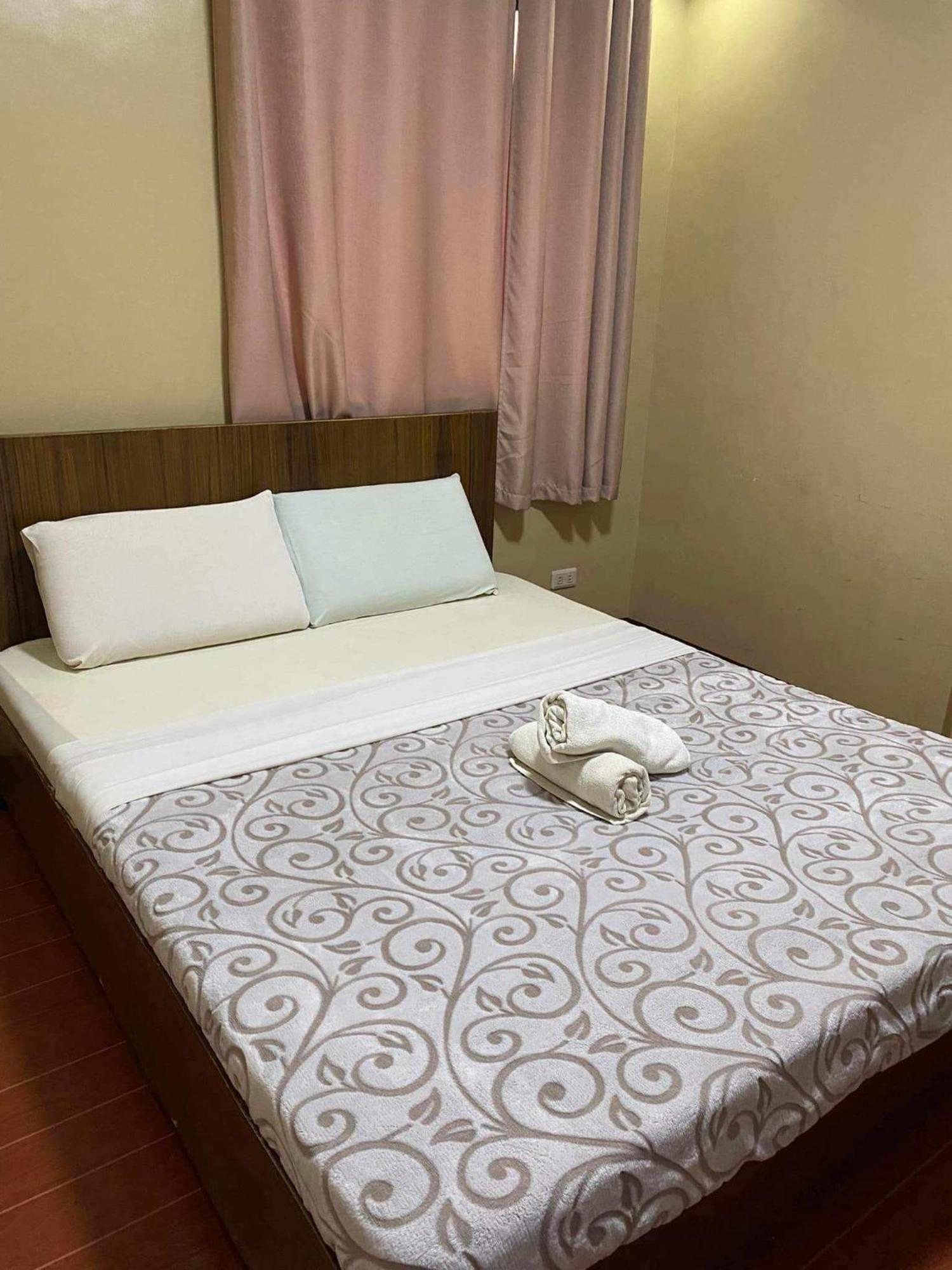East Square Inn Баколод Екстериор снимка