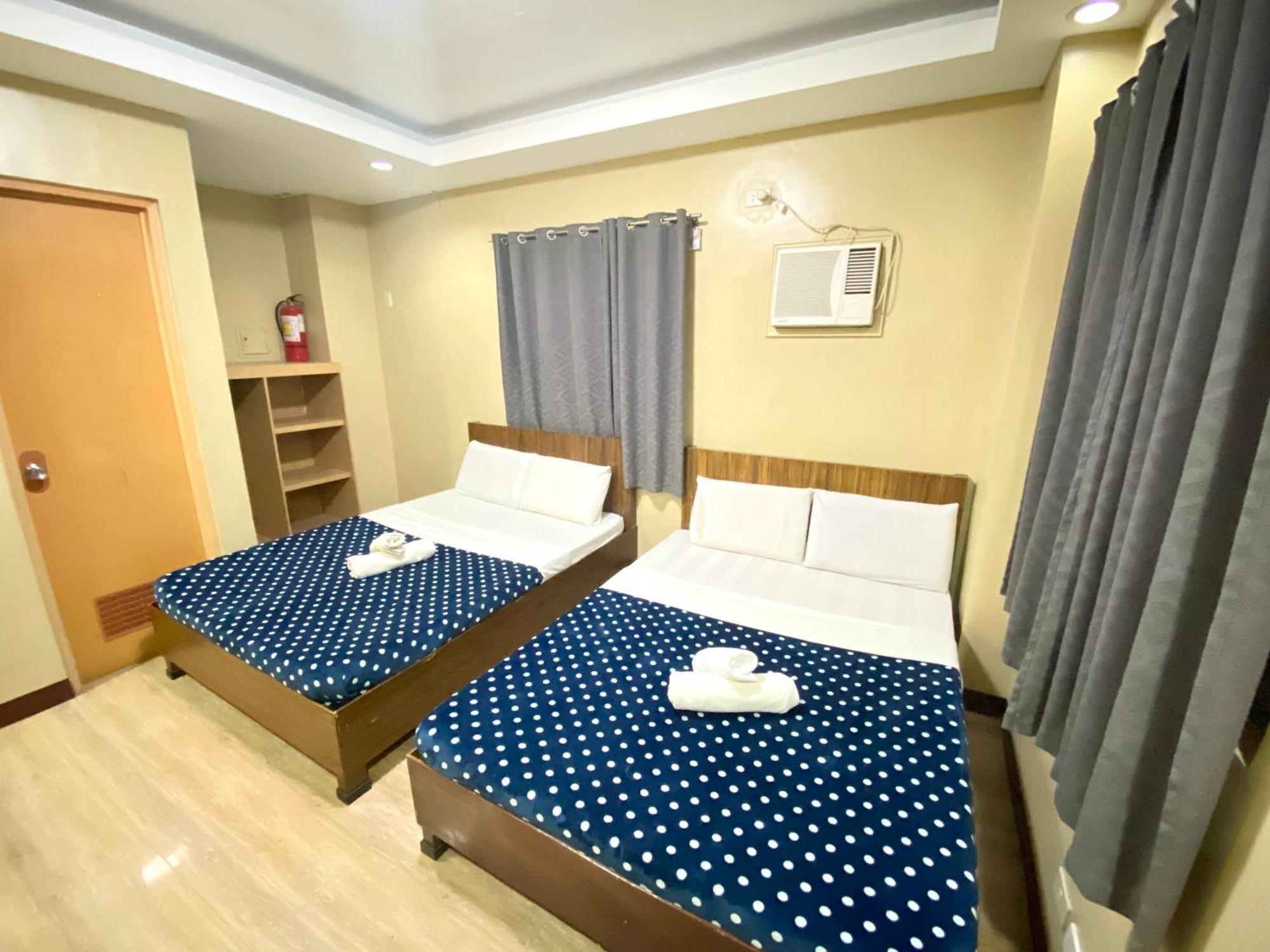 East Square Inn Баколод Екстериор снимка