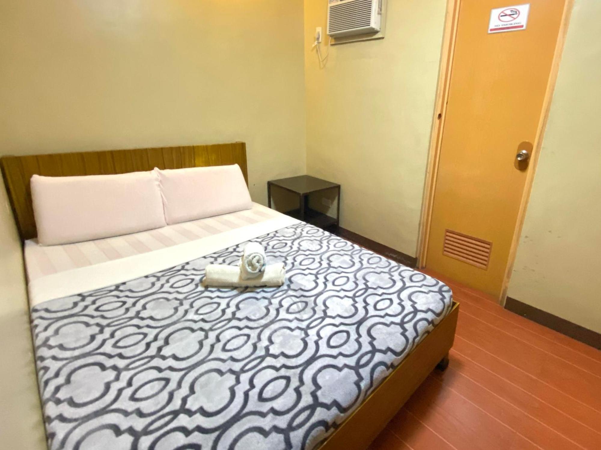 East Square Inn Баколод Екстериор снимка