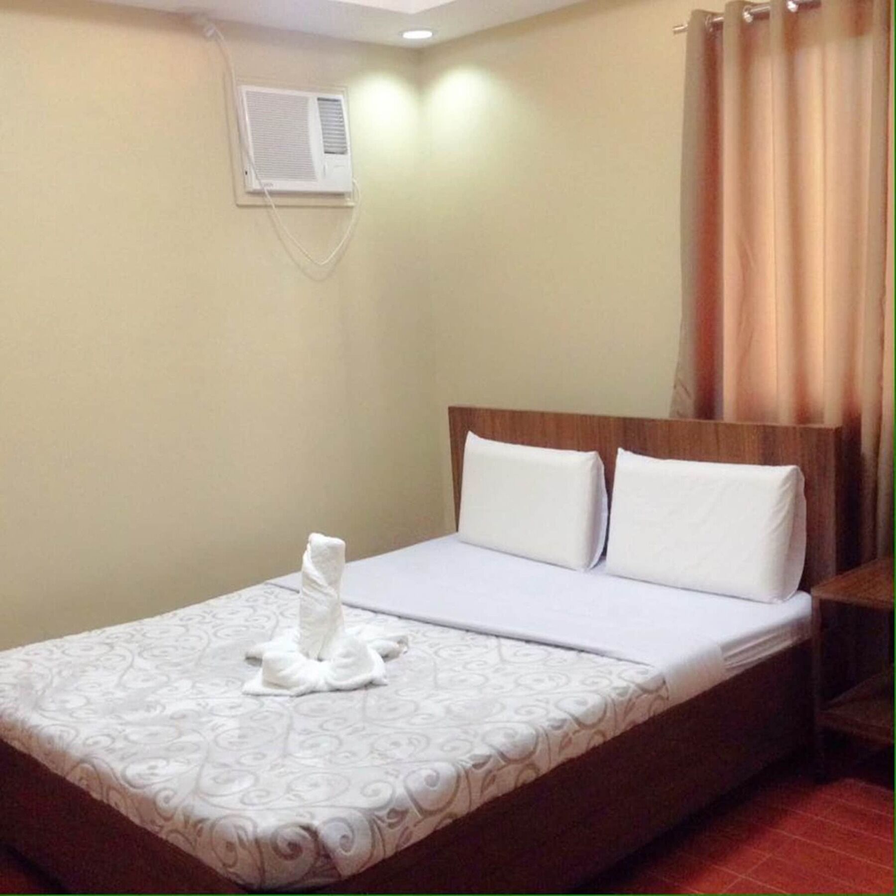 East Square Inn Баколод Екстериор снимка